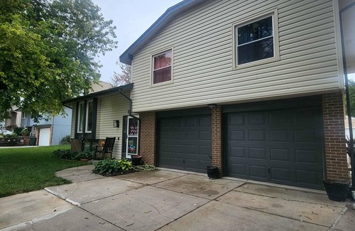 Omaha Maison | Charming 3-bedroom house in lovely Omaha. For Families, backyard, and parking.
