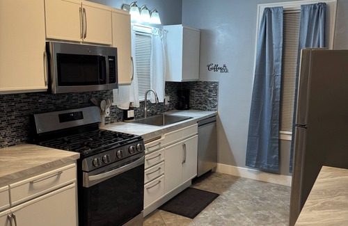 Toledo Maison | Charming 3-bedroom house next to Hollywood Casino! 1 minute from Interstate 75