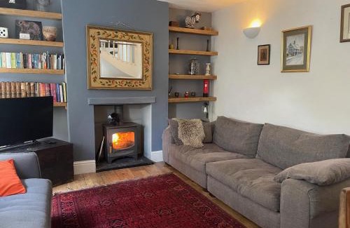 Frome Maison | Charming 3 bedroom house with indoor wood burner.