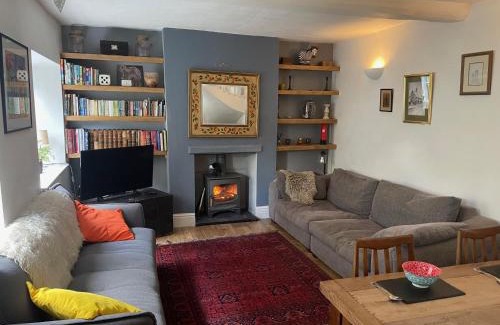 Frome Maison | Charming 3 bedroom house with indoor wood burner.