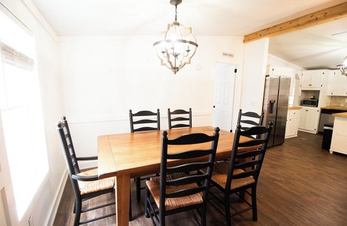 Thomaston Maison | Charming 3-bedroom on the Flint River with Island