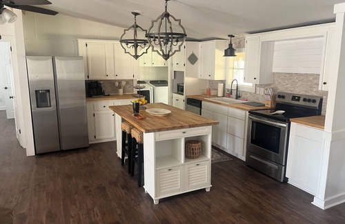 Thomaston Maison | Charming 3-bedroom on the Flint River with Island