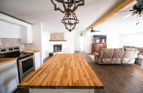 Thomaston Maison | Charming 3-bedroom on the Flint River with Island