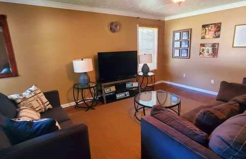 Starkville Maison | Charming 3-bedroom peaceful living in a specious house!