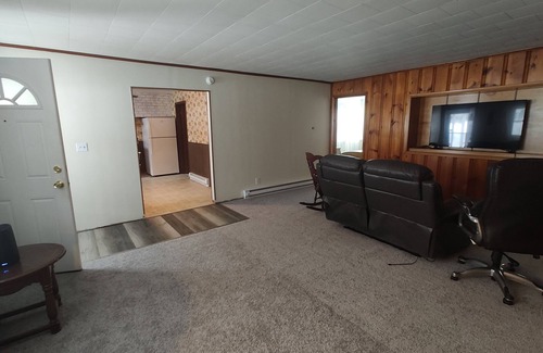 Massena Maison | Charming 3-bedroom ranch style in quiet school zone, with WiFi