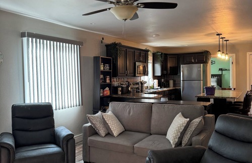 Fremont Maison | Charming 3-bedroom River/Lake Accessible House across from Clemins River Resort