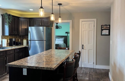 Fremont Maison | Charming 3-bedroom River/Lake Accessible House across from Clemins River Resort