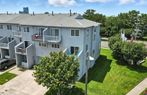 Southend Maison | Charming 3-bedroom townhome in Brigantine