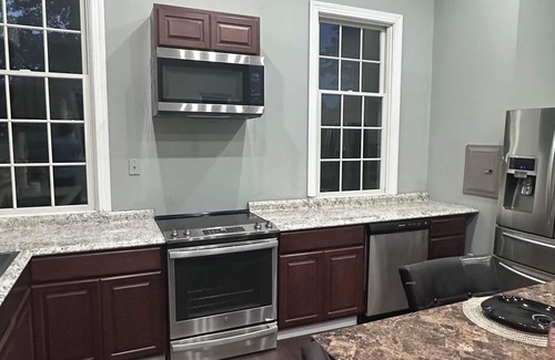 Glenwood Maison | Charming 3-bedroom townhome with WiFi, AC in Glenwood