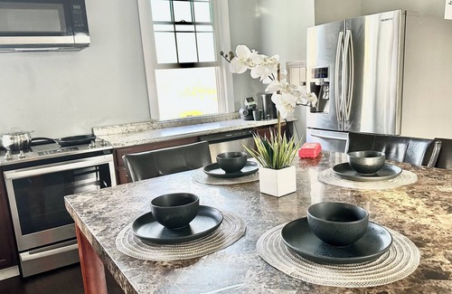 Glenwood Maison | Charming 3-bedroom townhome with WiFi, AC in Glenwood