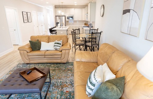 Auburn - Opelika Maison | Charming 3-bedroom Townhome Kid-Friendly, Auburn