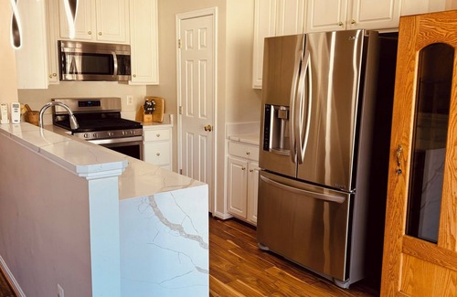 Laurel Maison | Charming 3-bedroom townhome with WiFi Parking and AC in Laurel