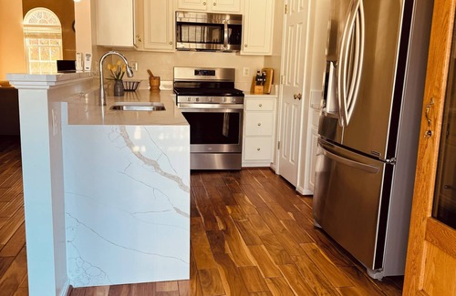 Laurel Maison | Charming 3-bedroom townhome with WiFi Parking and AC in Laurel