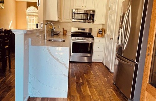 Laurel Maison | Charming 3-bedroom townhome with WiFi Parking and AC in Laurel