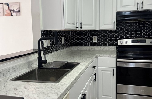 Bowie Maison | Charming 3-bedroom townhome with WiFi and AC in Bowie Maryland.