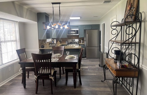 Bossier City Maison | Charming 3-bedroom with sunroom house in Bossier City with AC, WiFi