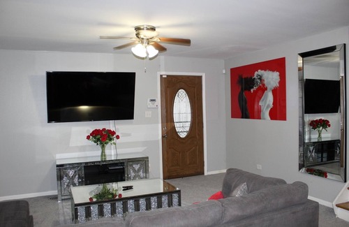 Calumet City Maison | Charming 3-bedroom house in Calumet City with WiFi and AC
