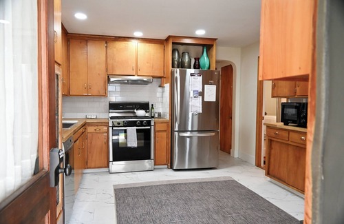 East Aurora Maison | 3-bedroom House Village East Aurora Walk meters away from Main St. and Roycroft