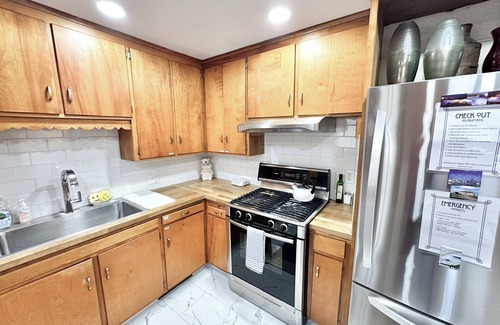 East Aurora Maison | 3-bedroom House Village East Aurora Walk meters away from Main St. and Roycroft