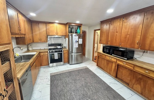 East Aurora Maison | 3-bedroom House Village East Aurora Walk meters away from Main St. and Roycroft