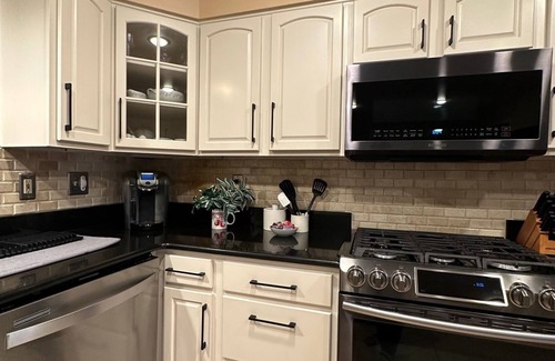 Gaithersburg Maison | Charming 3-bedroom family friendly townhome with AC and WiFi in Gaithersburg