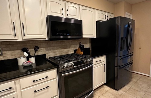 Gaithersburg Maison | Charming 3-bedroom family friendly townhome with AC and WiFi in Gaithersburg