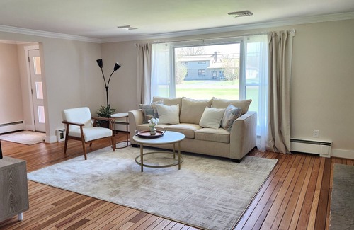 Grand Island Maison | Charming 3-bedroom ranch with a covered back patio, in peaceful Grand Island