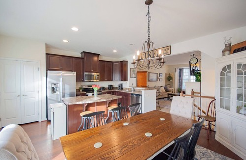 Potomac Maison | Charming 3-Bedroom Townhome in Friendly Hedgesville – AC & WiFi Included!