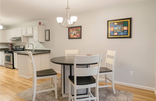Maple Grove Maison | Charming 3-bedroom townhome in fabulous Maple Grove