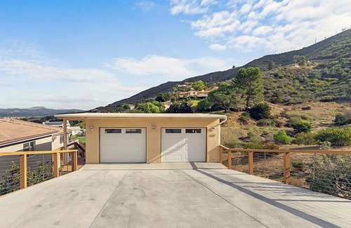 Thousand Oaks Maison | Charming 3-bedroom house in enjoyable Newbury Park with AC, WiFi
