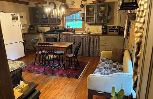 Skaneateles Autre | Charming 3-bedroom farmhouse in welcoming Skaneateles, short walk to village.