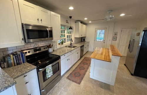 Amesbury Maison | Charming 3 bedroom with magical patio