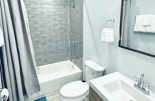 Tri-Taylor Lit Et Petit-Déjeuner | Charming 3 bedrooms Apartment at the Medical District