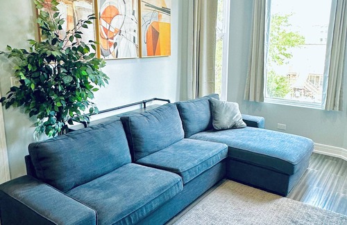 Tri-Taylor Lit Et Petit-Déjeuner | Charming 3 bedrooms Apartment at the Medical District