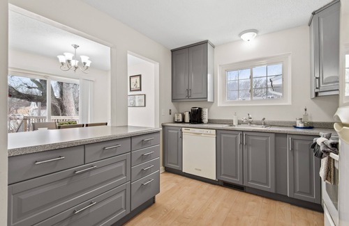 Payne - Phalen Maison | Charming 3 Beds/2 Baths Home- 2 miles to Lake Phalen