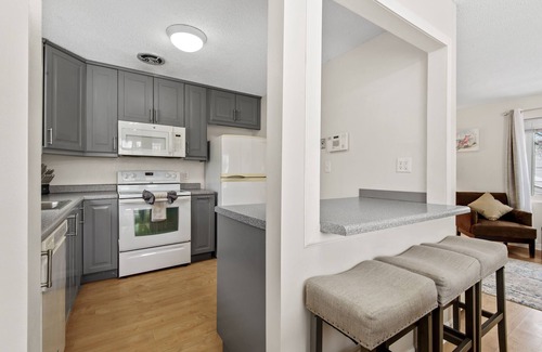Payne - Phalen Maison | Charming 3 Beds/2 Baths Home- 2 miles to Lake Phalen
