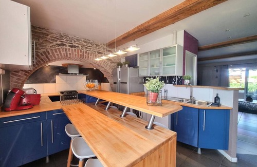 Tartaras Cottage | Gîte authentique avec terrasse et tout confort, entre Monts du Lyonnais et bassin Stéphanois