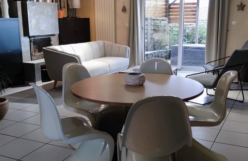 Tartaras Cottage | Gîte authentique avec terrasse et tout confort, entre Monts du Lyonnais et bassin Stéphanois