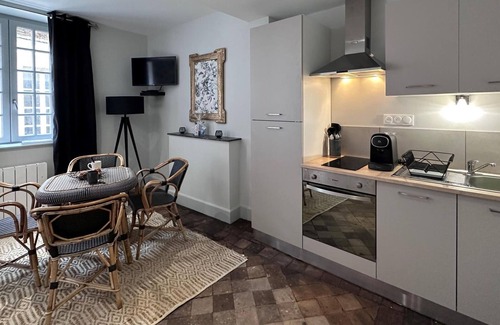 Moulins Appartement | Studio de charme 30m², centre historique de Moulins, 2 lits jumelables, tout équipé, proche commodités