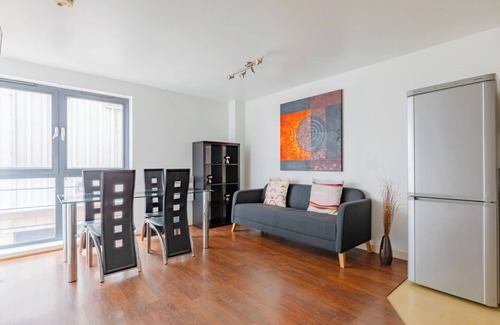 Leyton Appartement | Charming 3BD Retreat with Balcony, East London