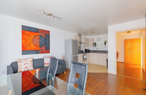 Leyton Appartement | Charming 3BD Retreat with Balcony, East London