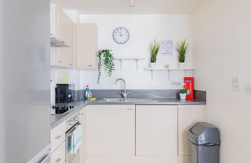 Leyton Appartement | Charming 3BD Retreat with Balcony, East London