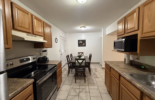 Macomb Appartement | Charming 3BR / 2BA Apartment in Macomb, IL