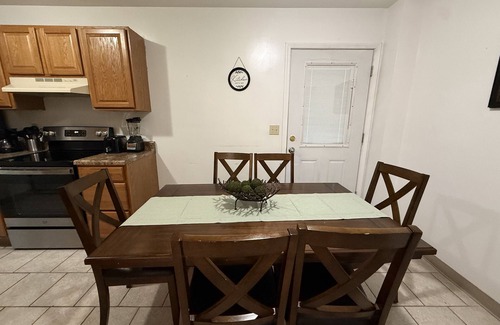Macomb Appartement | Charming 3BR / 2BA Apartment in Macomb, IL