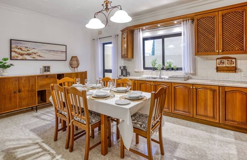 Tal-Ghoqod Appartement | Charming 3BR Maisonette with private Backyard & AC