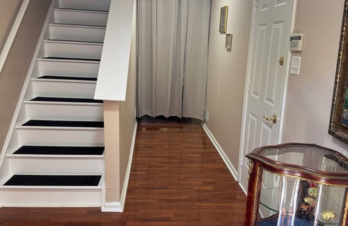 Elkton Maison | Charming 3rd floor Large bedroom inside townhome