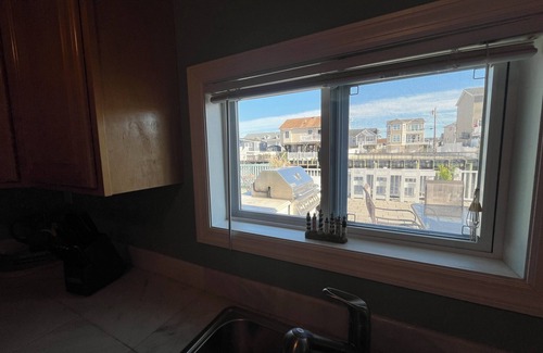 Beach Haven West Maison | Charming 4-bedroom lagoon house Down By the Bay near LBI