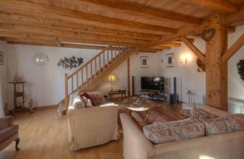Sainte-Soline Maison | Charming 4-bed 3 bath farmhouse barn conversion