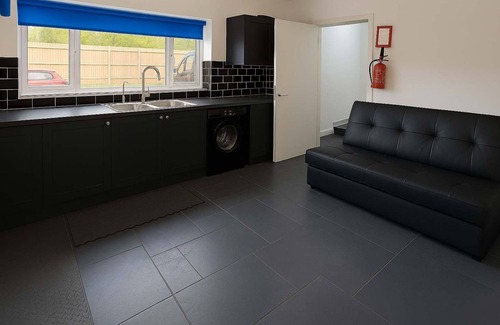 Churchill Appartement | Charming 4-Bed Retreat in the Heart of Churchill with Parking