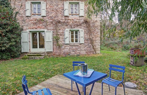 Salt-en-Donzy Cottage | Gîte en pierres avec jardin, cheminée et accès direct aux sentiers de randonnée